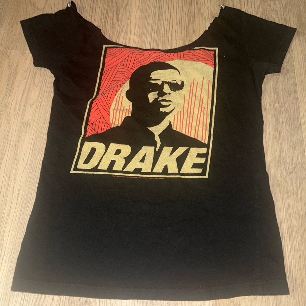 ⭐️Black Graphic T-Shirt‎ with Drake Print⭐️